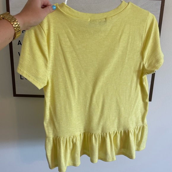 Cropped Ruffle Hem Top - Picture 3 of 4